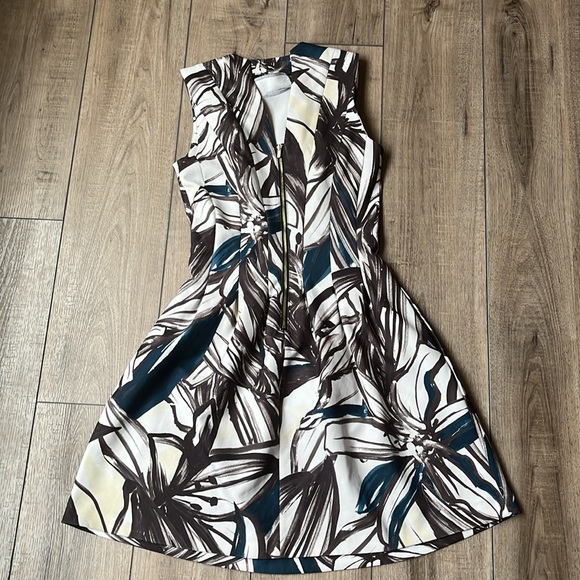 H&M Fit & Flare Abstract-Print Dress w/ Pockets - Picture 2 of 6